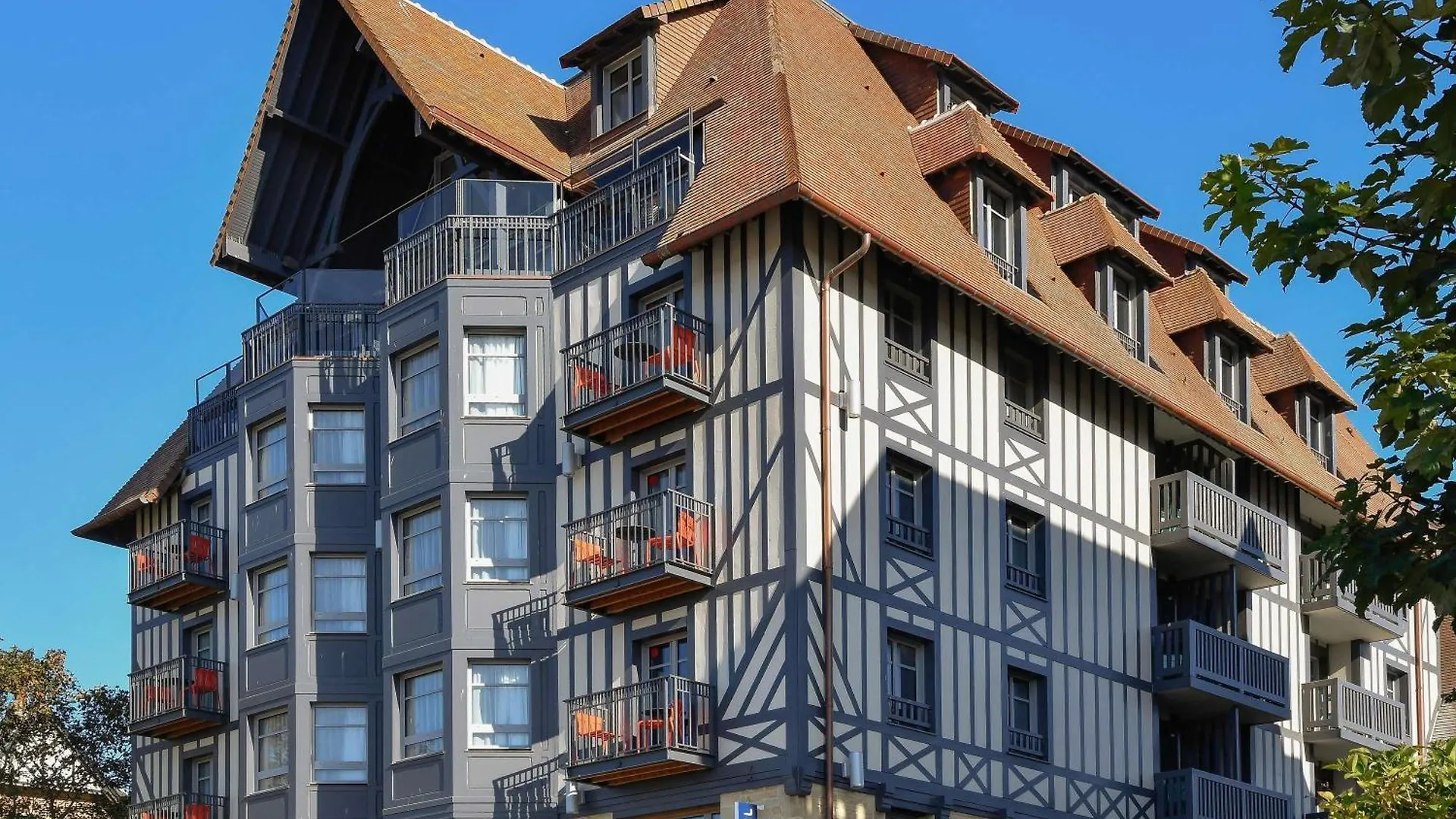 4 Hôtels Familiaux près du Presbytère Notre Dame des Victoires à Trouville
